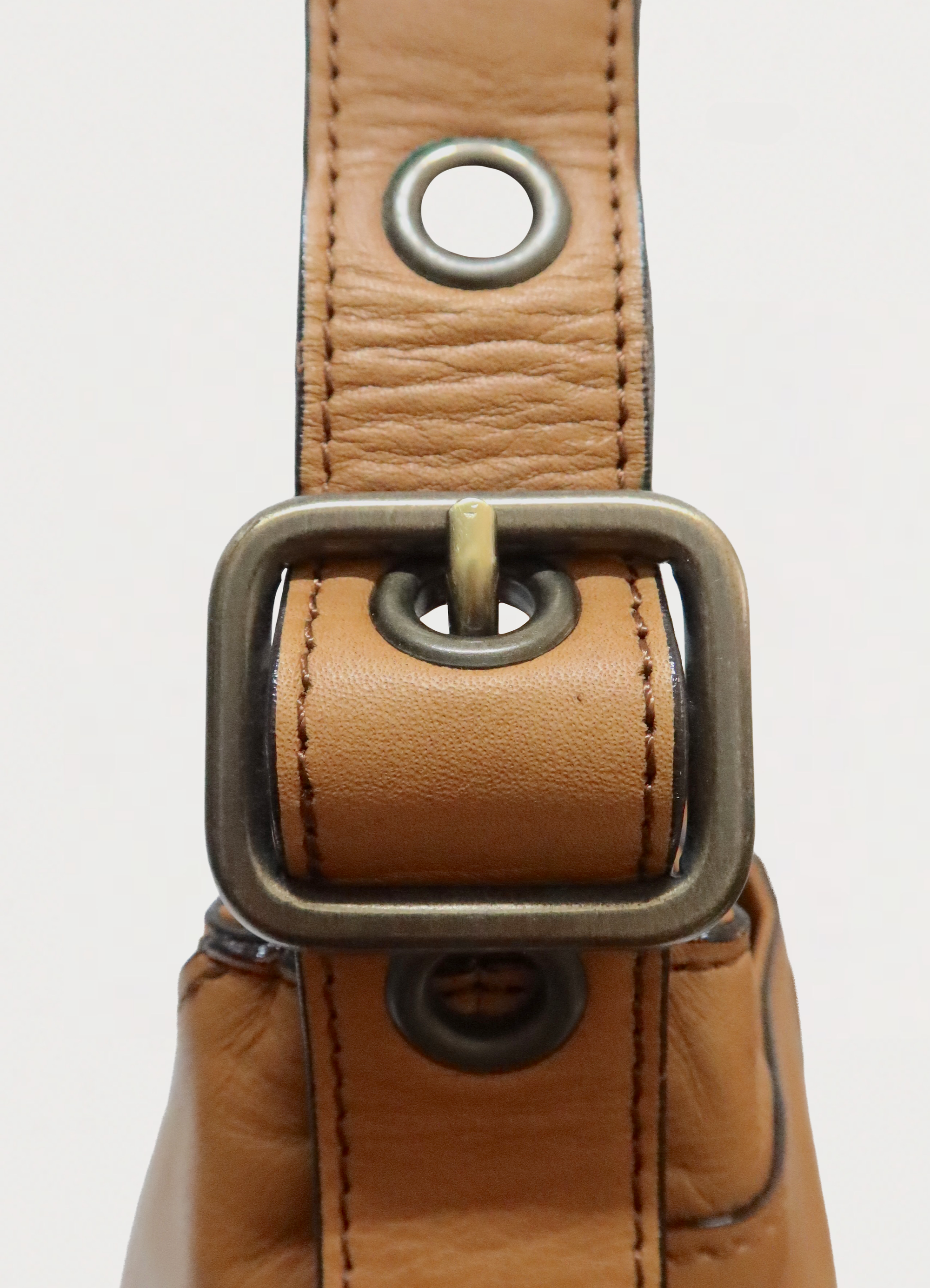 LOGO PLAQUE SHOULDER BAG
