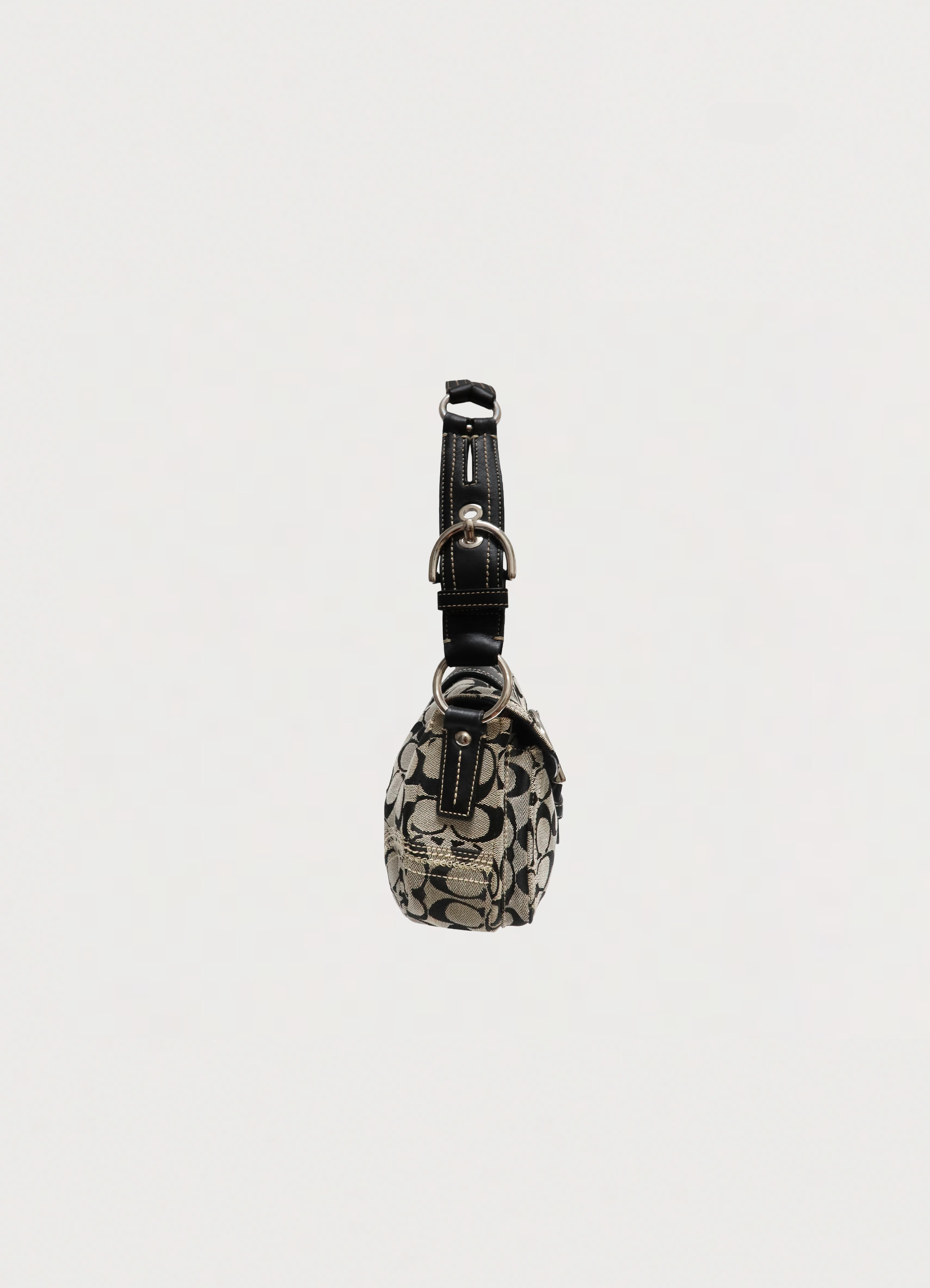 SIGNATURE SOHO POCKET SHOULDER BAG