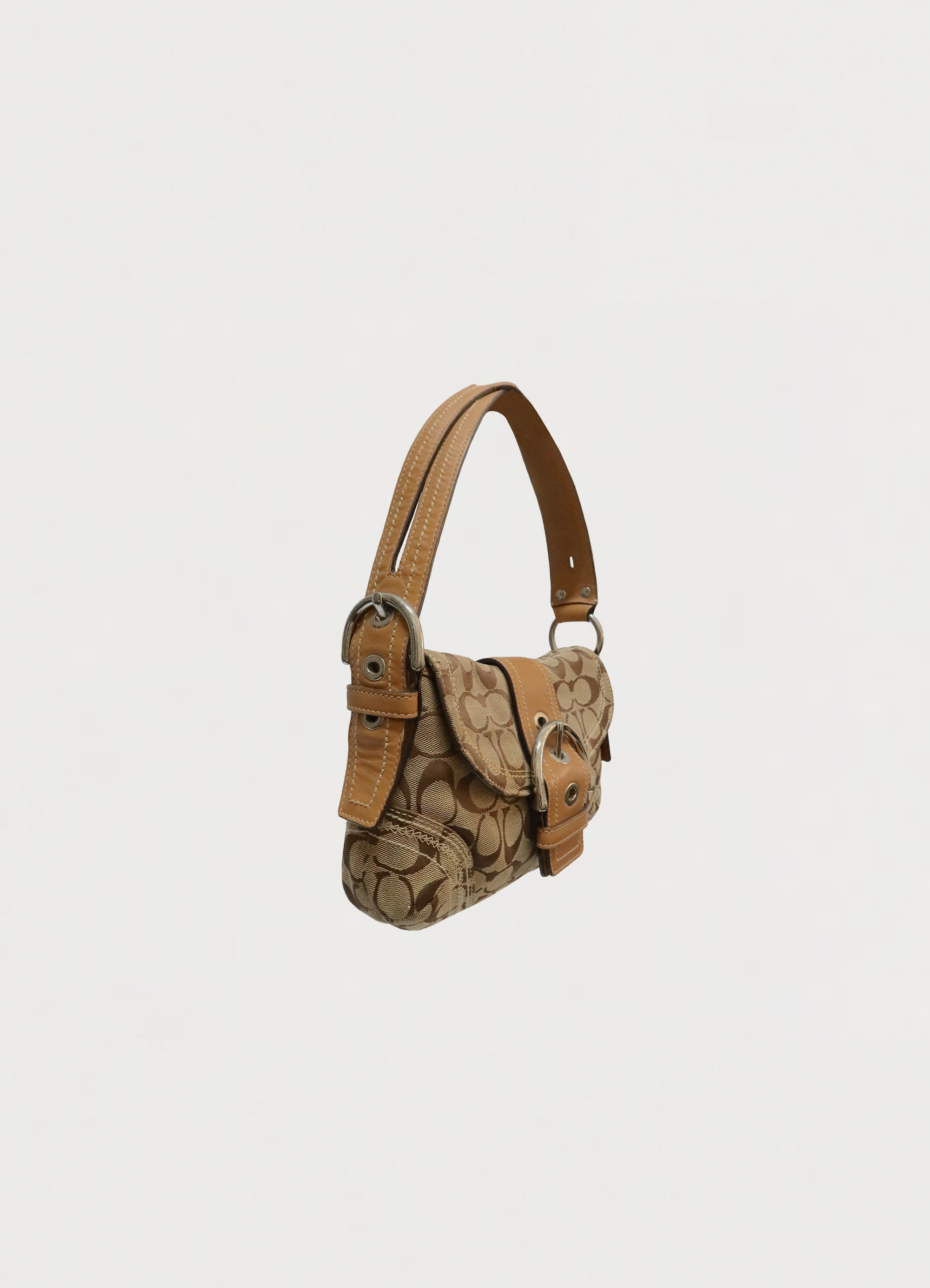 SIGNATURE SOHO BUCKLE FLAP SHOULDER BAG