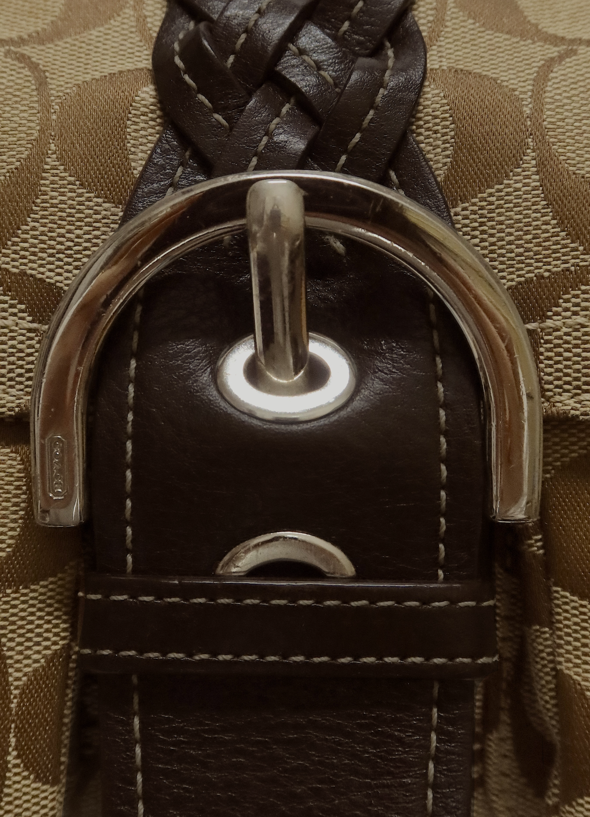 SOHO SIGNATURE BUCKLE SHOULDER BAG