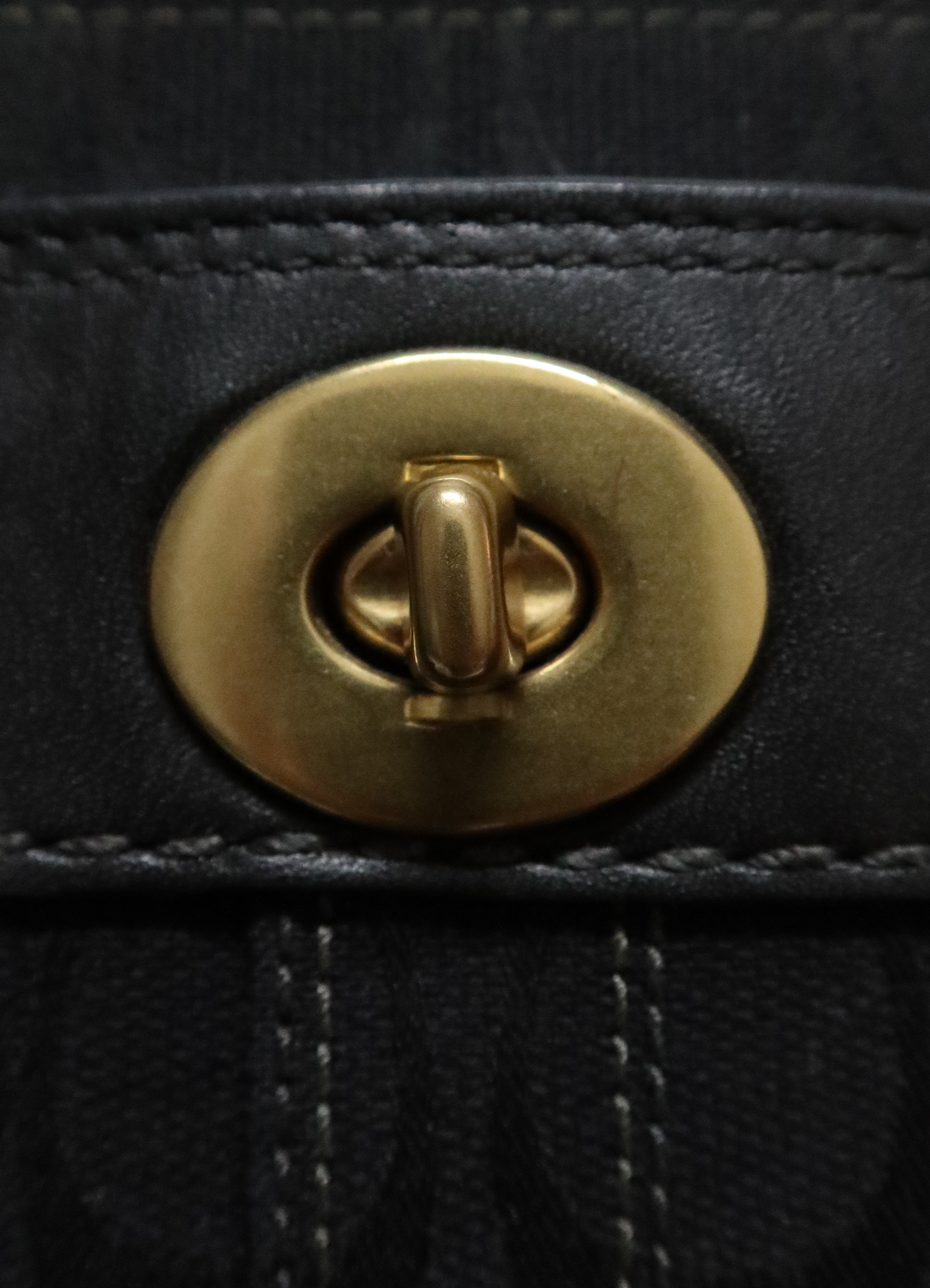HAMPTONS MADELINE SIGNATURE SATCHEL BAG