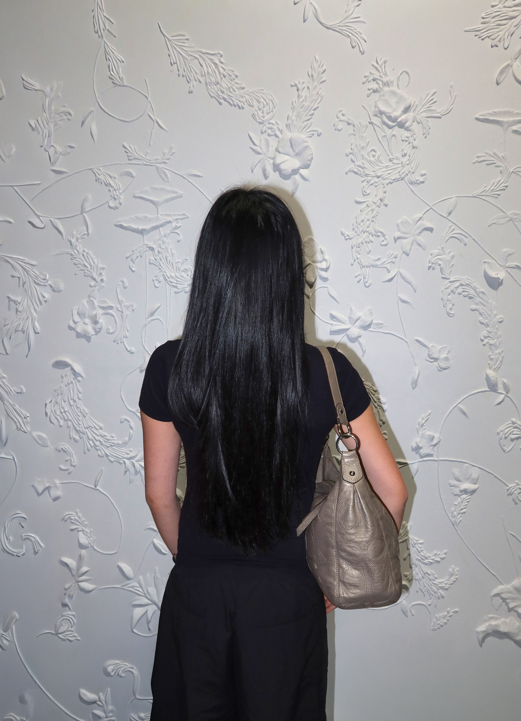 STITCHED SIGNATURE METALLIC HOBO SHOULDER BAG