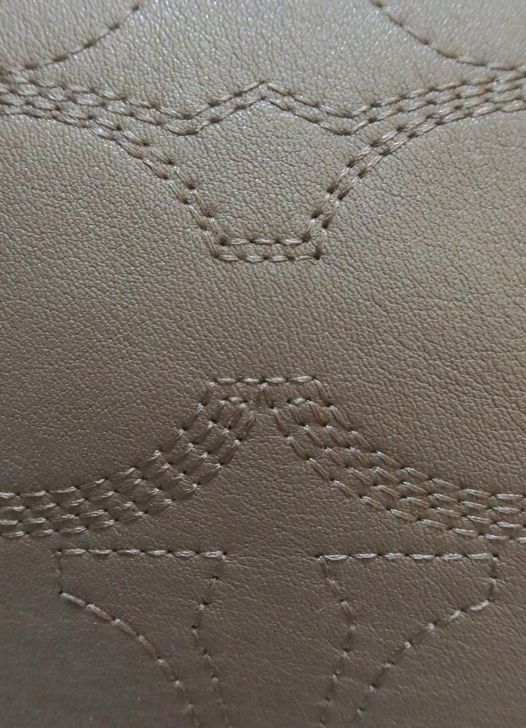 STITCHED SIGNATURE METALLIC HOBO SHOULDER BAG