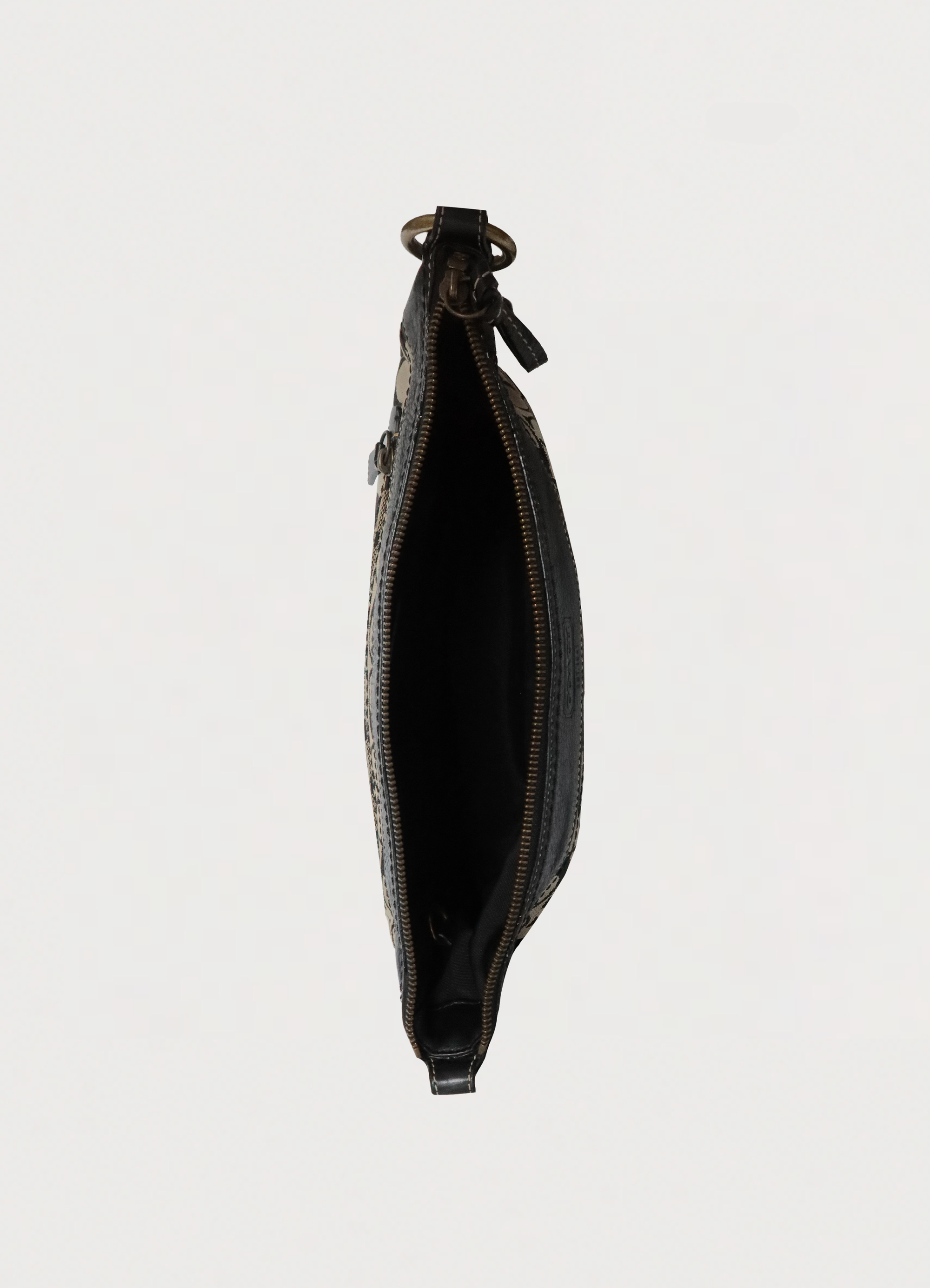 SIGNATURE BLEECKER SHOULDER BAG