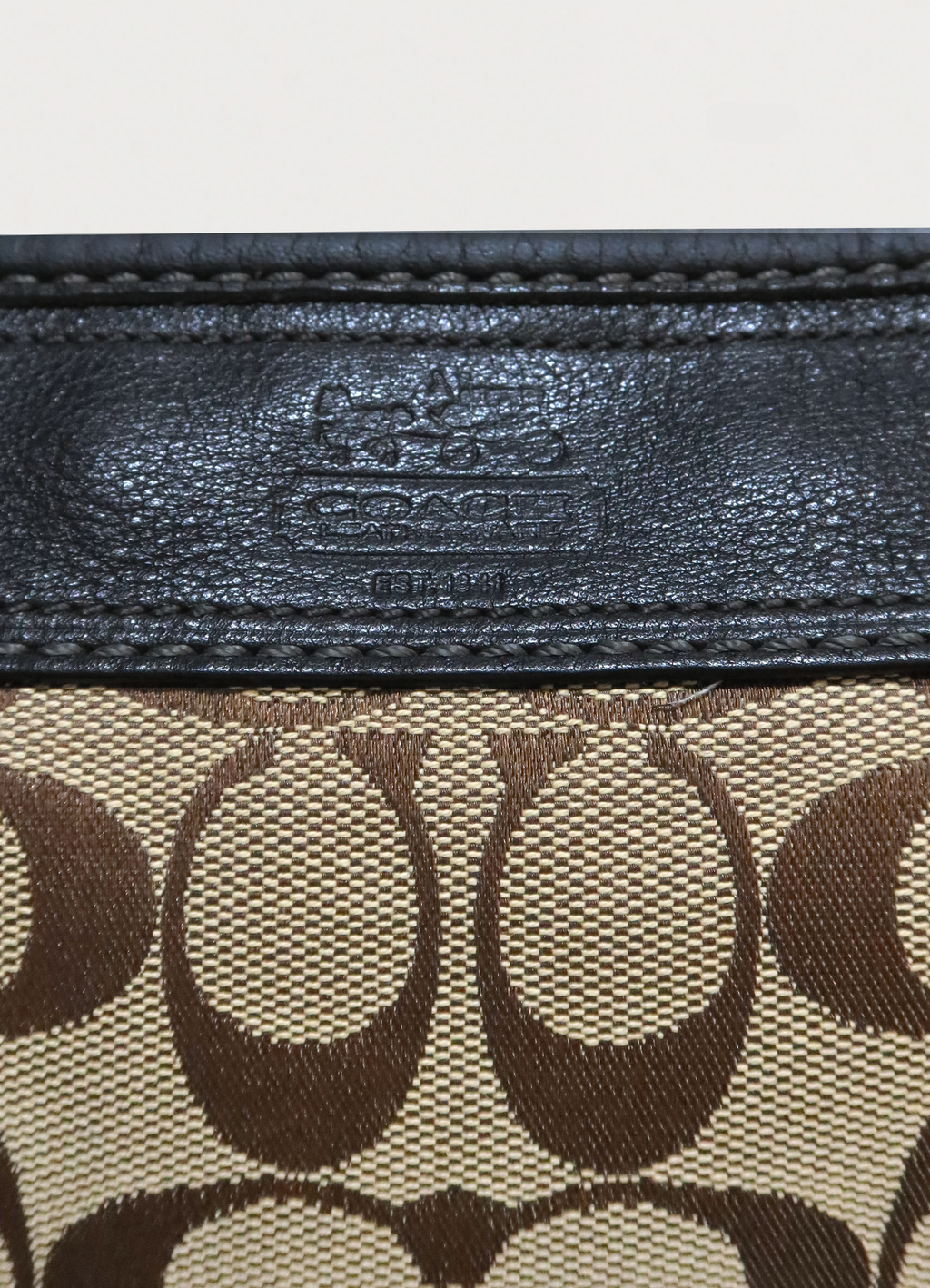 SIGNATURE BLEEKER SHOULDER BAG