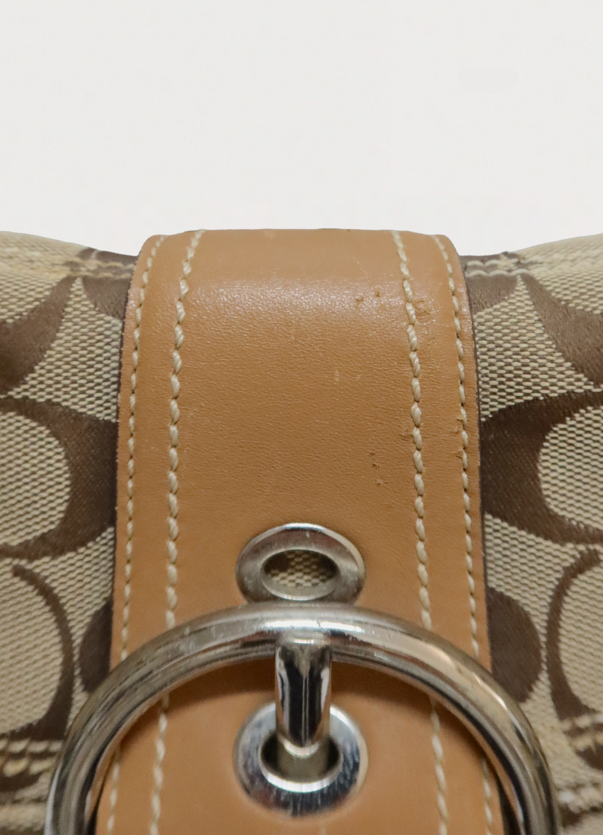 SIGNATURE SOHO BUCKLE FLAP SHOULDER BAG
