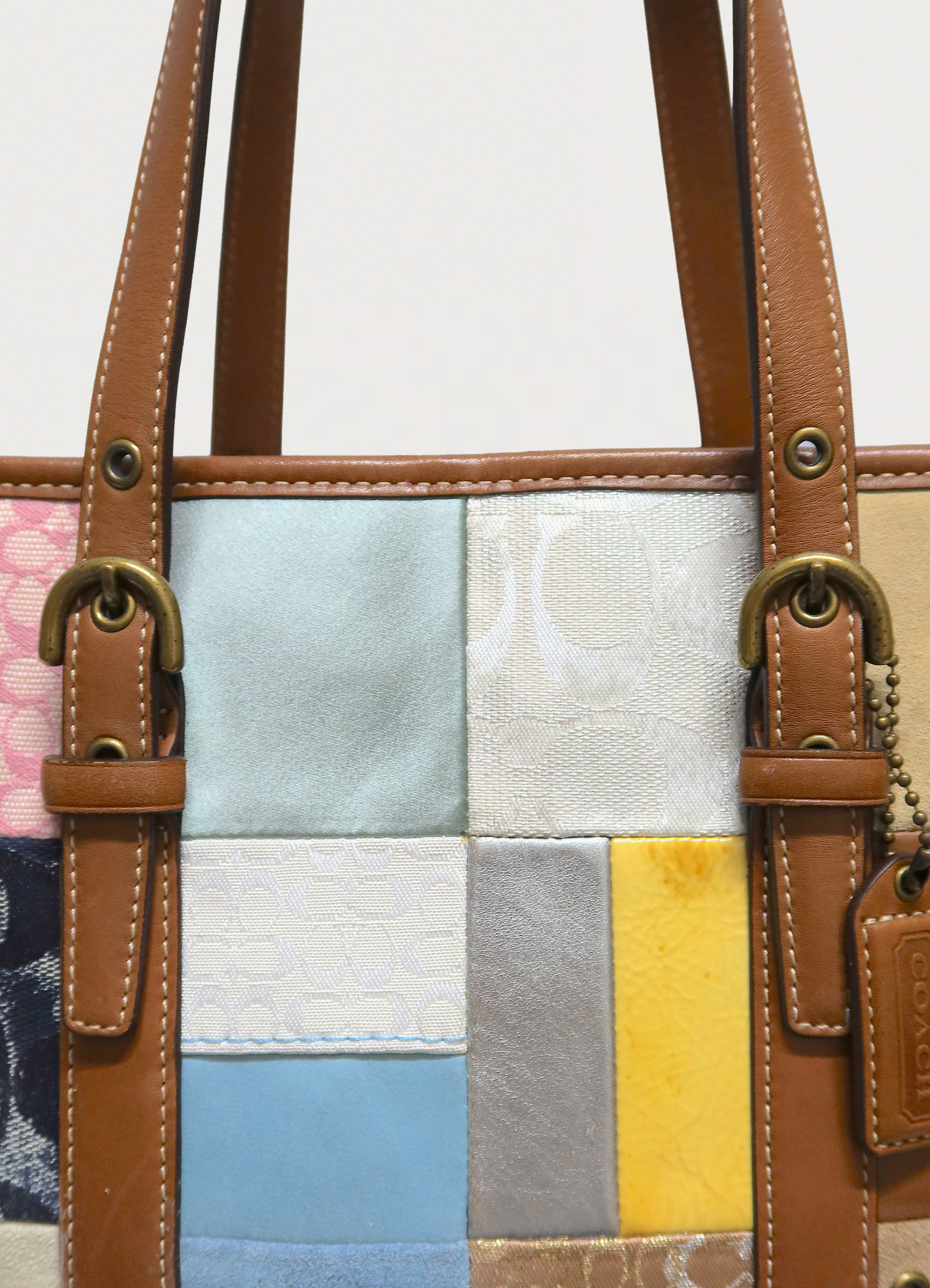 HOLIDAY PATCHWORK GALLERY TOTE BAG