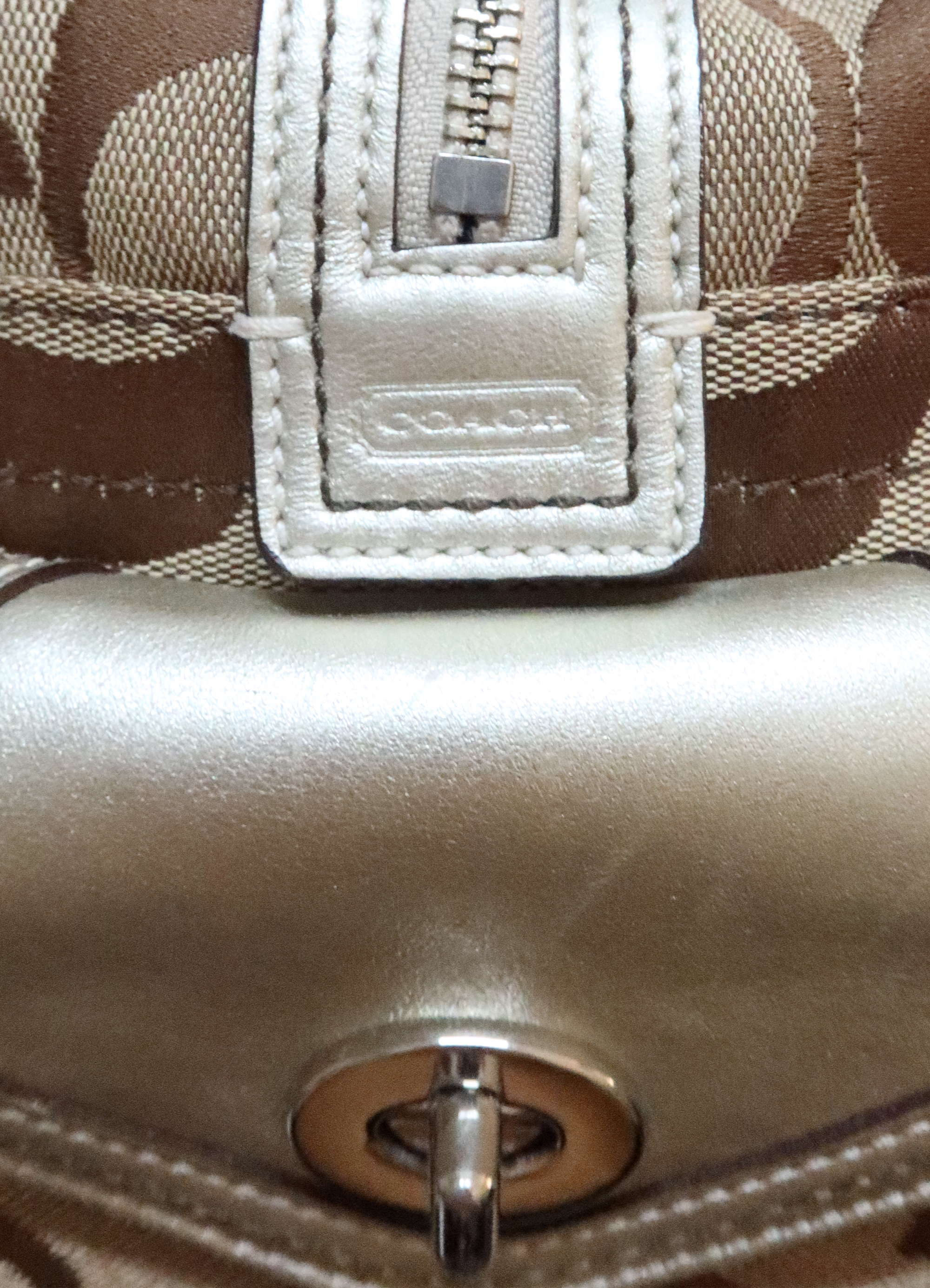 SIGNATURE GALLERY POCKET SATCHEL SHOULDER BAG