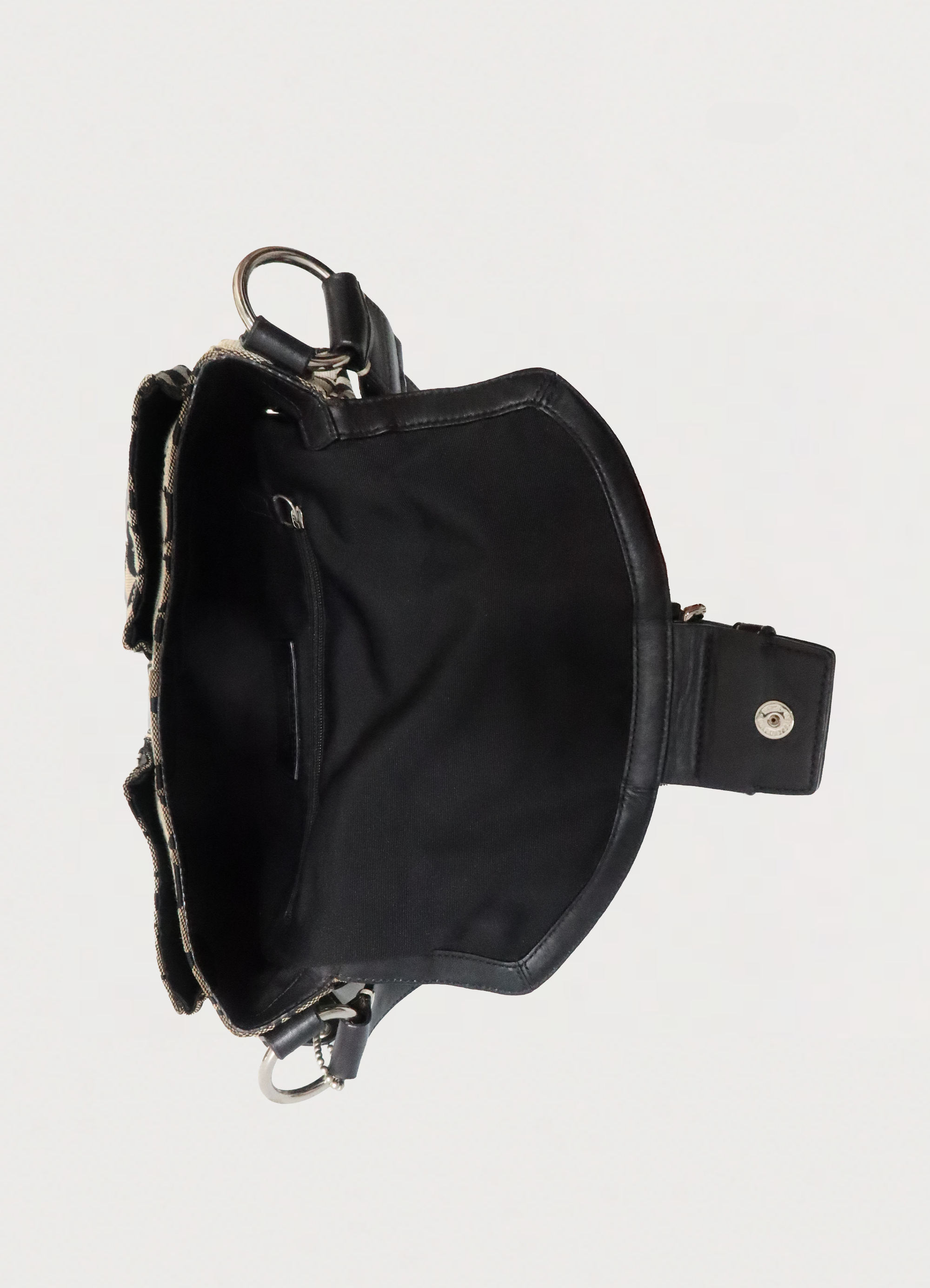 SIGNATURE SOHO POCKET SHOULDER BAG