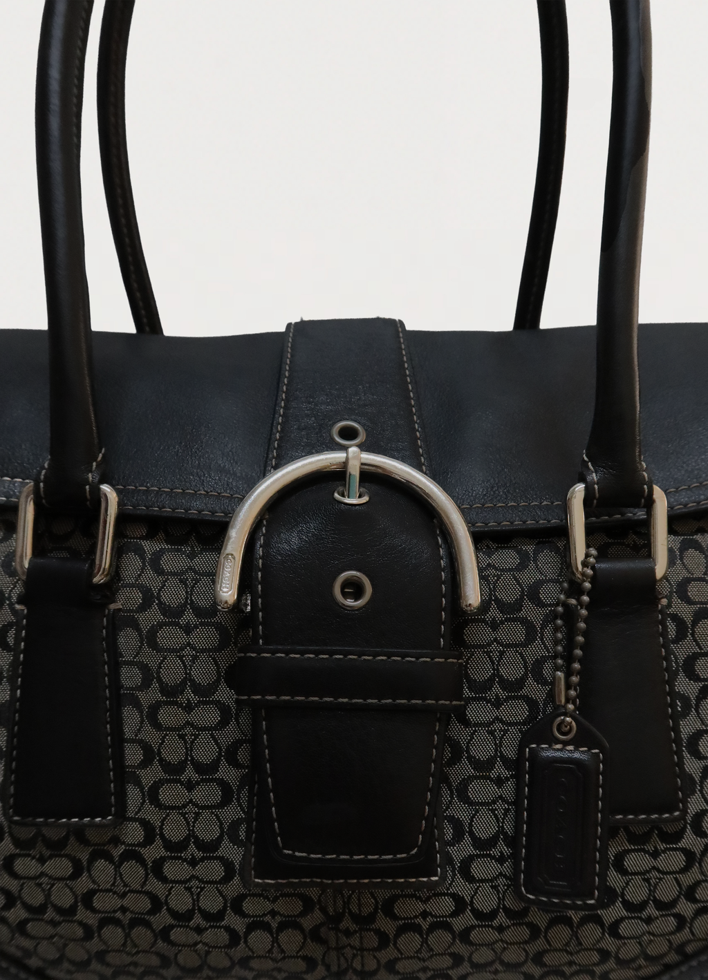 SIGNATURE SOHO FLAP SHOULDER BAG
