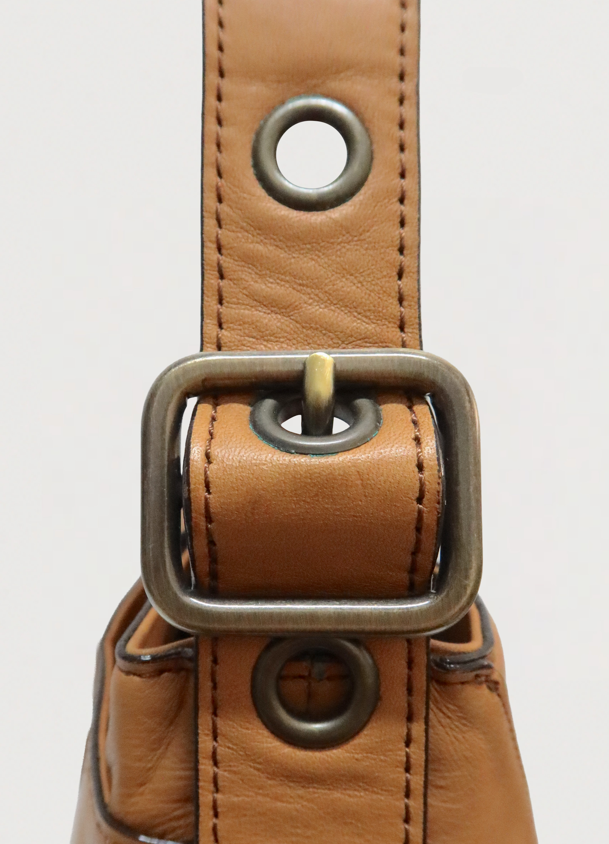 LOGO PLAQUE SHOULDER BAG