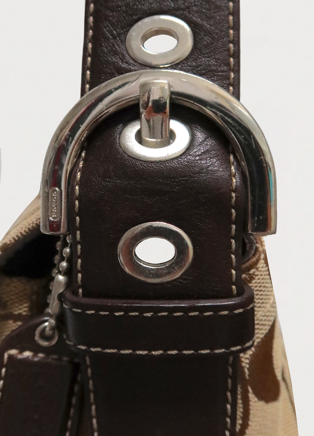 SOHO SIGNATURE BUCKLE SHOULDER BAG