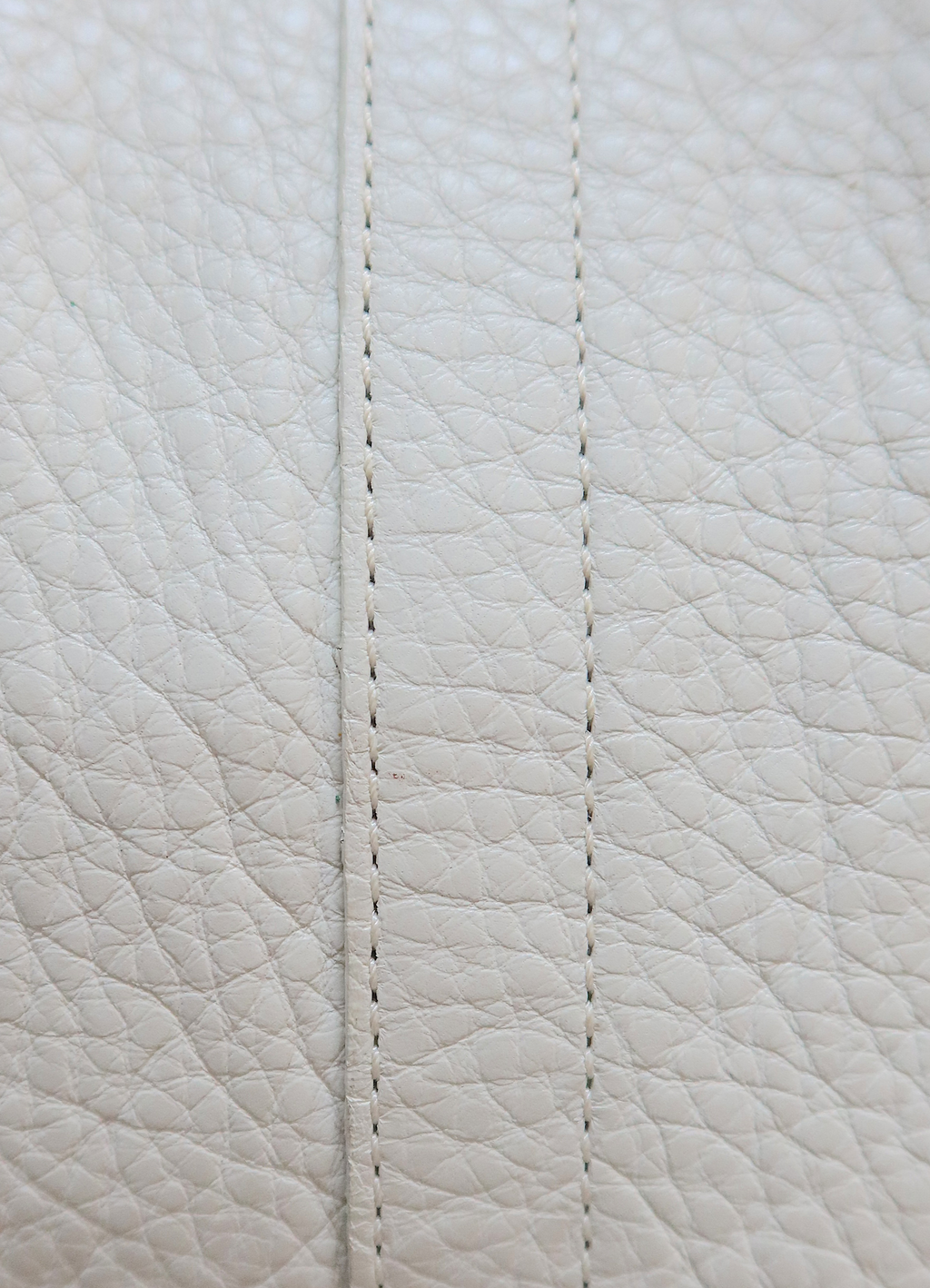 PLEATED HAMPTONS LEATHER SHOULDER BAG