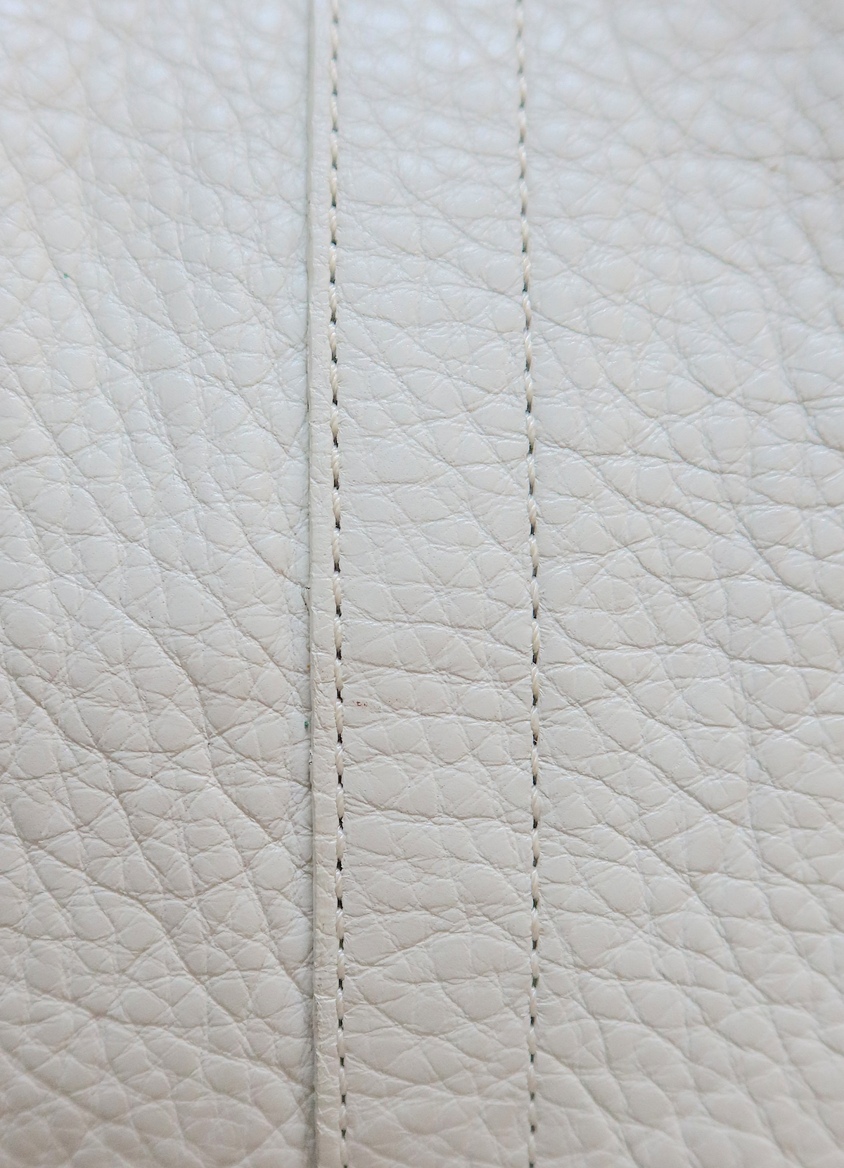 PLEATED HAMPTONS LEATHER SHOULDER BAG
