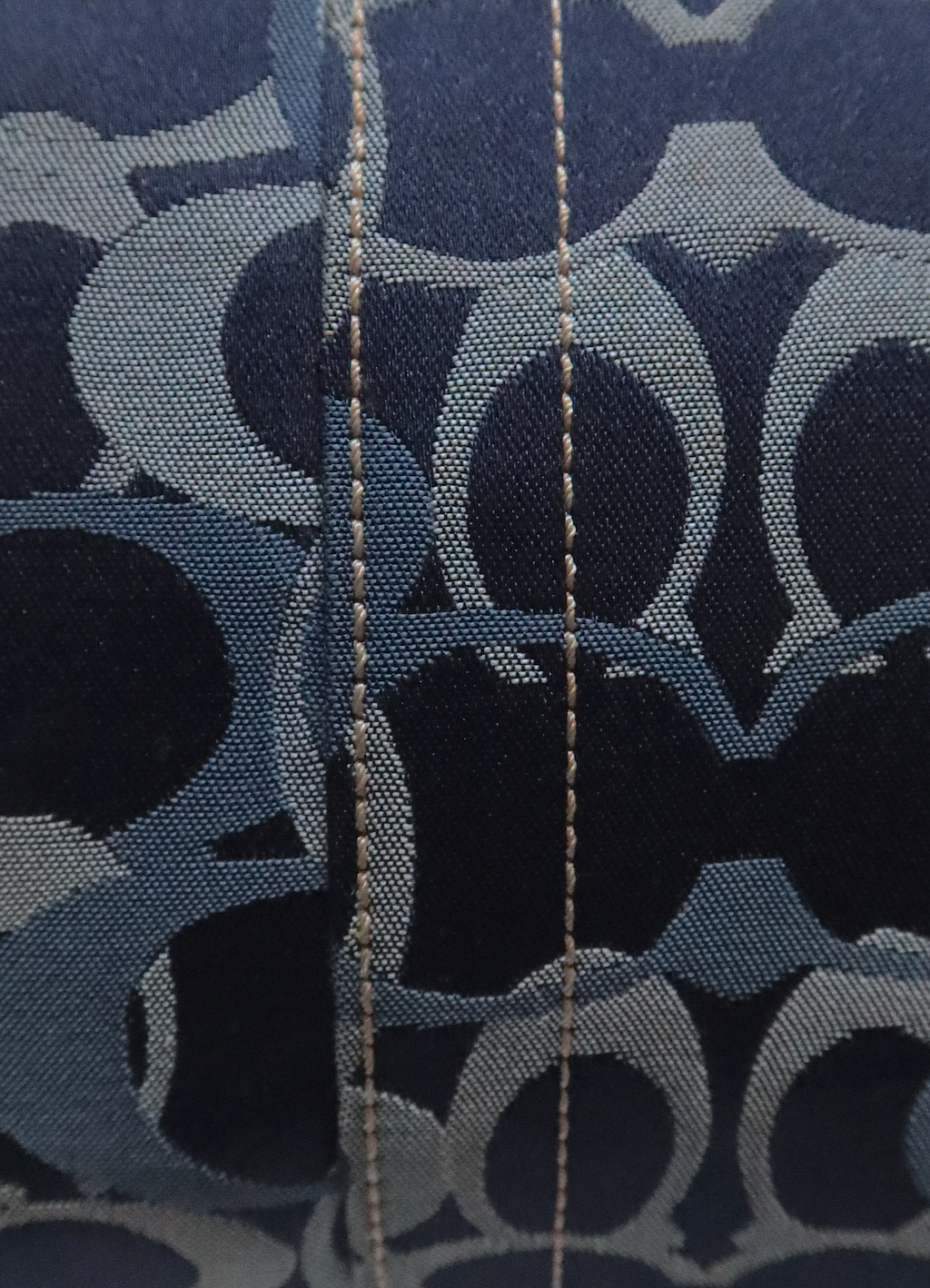 CHELSEA SIGNATURE OPTIC CONVERTIBLE SHOULDER BAG