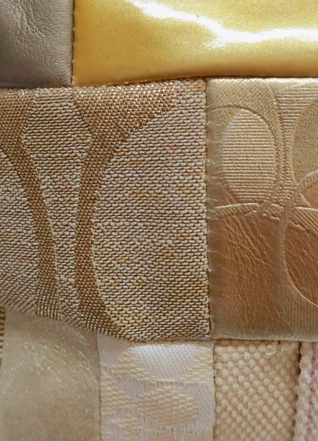 SIGNATURE PATCHWORK POCHETTE BAG