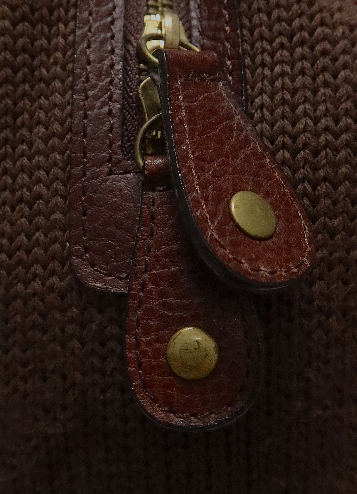 CABLE KNIT SHOULDER BAG