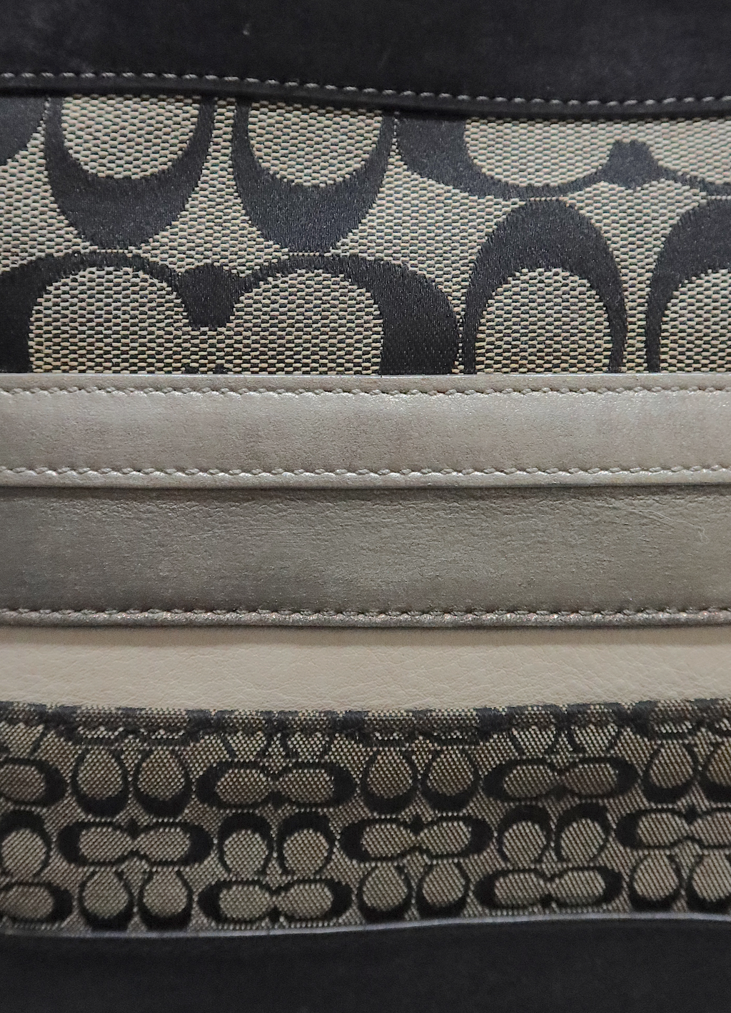SIGNATURE PATCHWORK CONVERTIBLE SHOULDER BAG