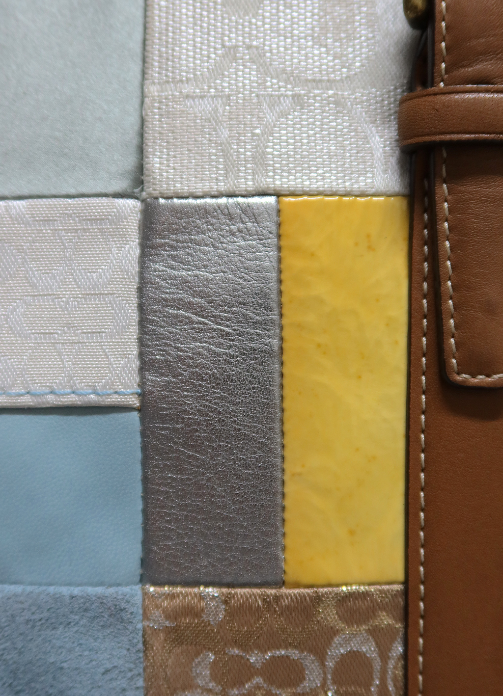 HOLIDAY PATCHWORK GALLERY TOTE BAG