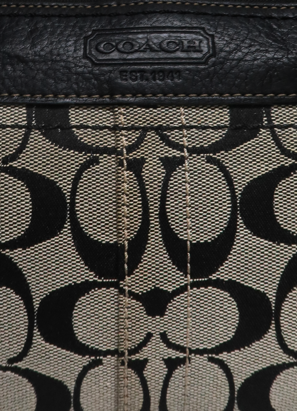 SIGNATURE BLEECKER SHOULDER BAG