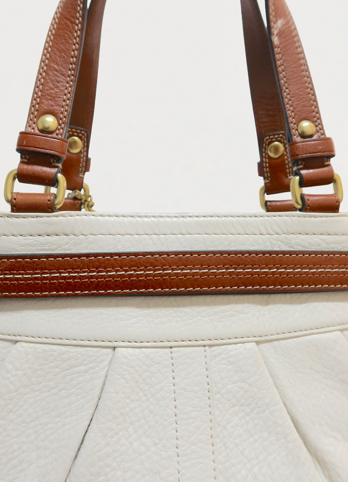 PLEATED HAMPTONS LEATHER SHOULDER BAG