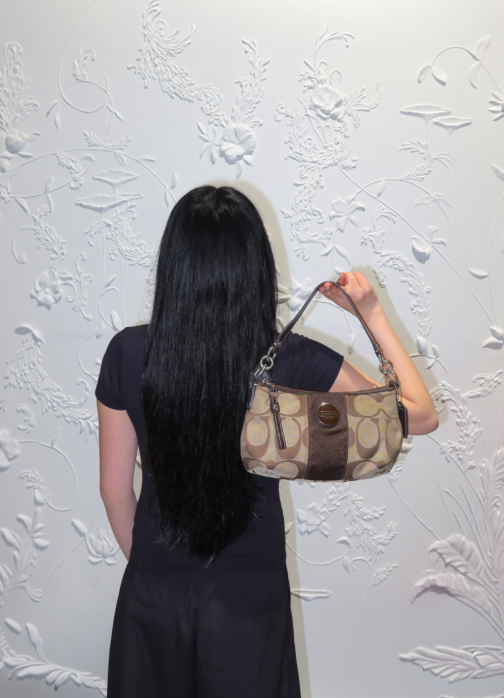SIGNATURE DEMI STRAP SHOULDER BAG