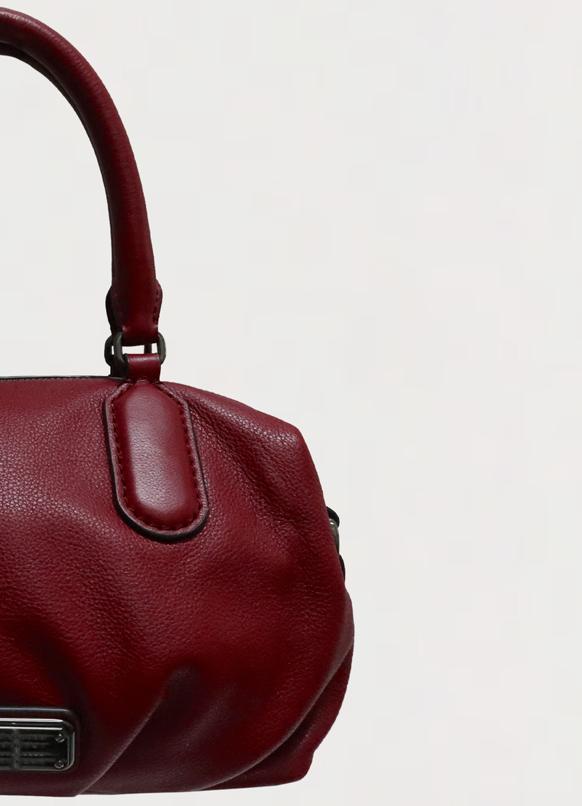 Close up of rolled leather handles and hardware on Marc Jacobs Legend satchel